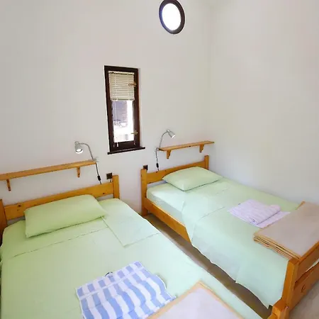 House Neda, Dugi Otok סאלי